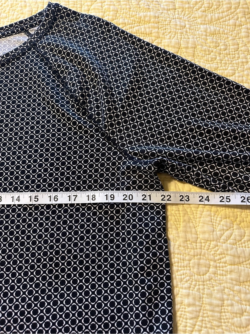 Womens Black & White Geometric 3/4 Sleeve Top - Picture 3 of 5